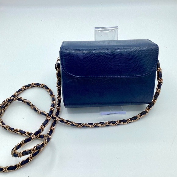 $17 Vintage Small Blue Shoulder Bag in- in Great Condition - Picture 2 of 3